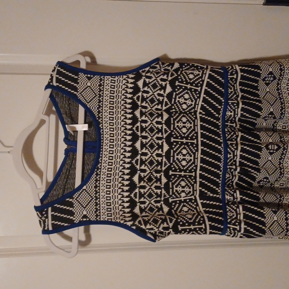 Printed sweater dress. L.
